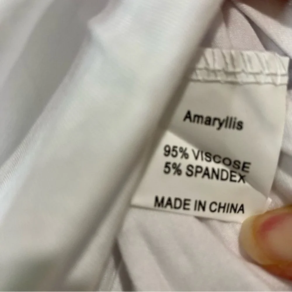 Amaryllis Women’s Short Sleeve V Neck Tee Shirt White NWOT - Picture 5 of 8